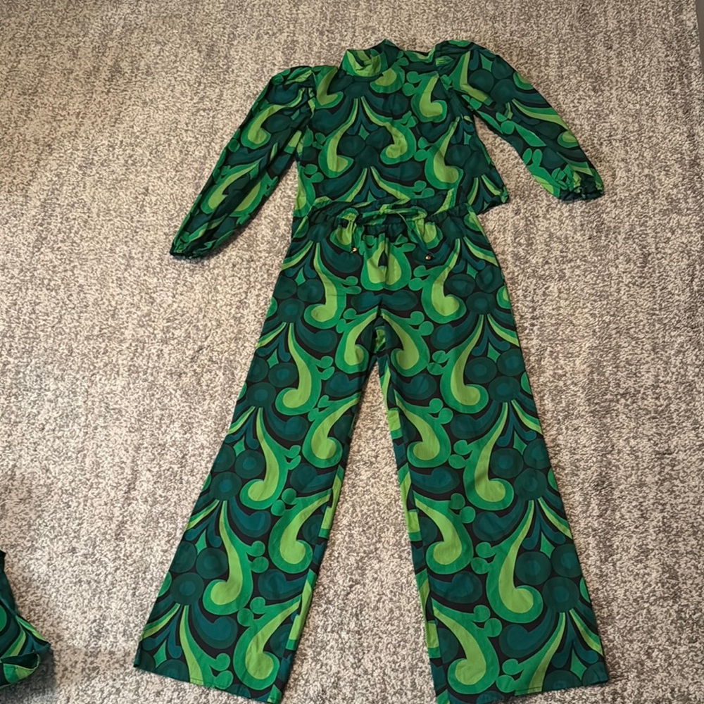 Flora Bea NYC 2pc Printed Pants Suit New Size Small $380 retail